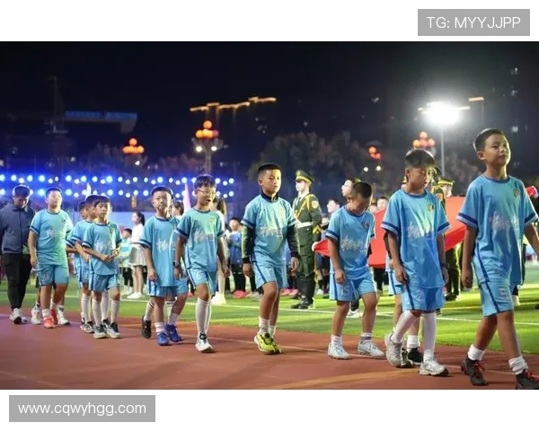 带儿子一起追梦的足球明星们在绿茵场上的亲子时光